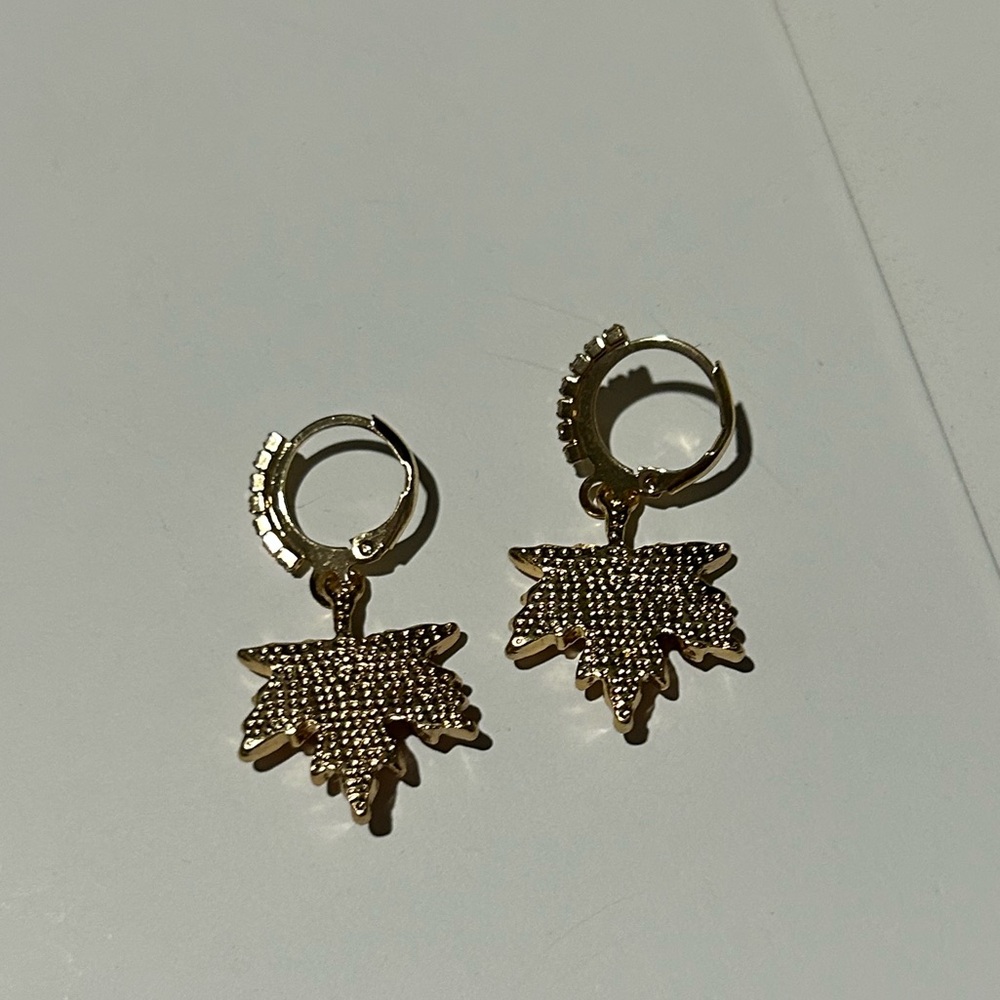 ‼️Sparkling Autumn Leaf Drop Earrings 🍁 - Picture 2 of 3